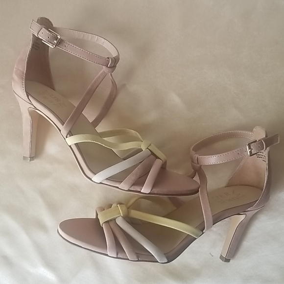 NWT Naturalizer Kadin Strappy Women Heel Nude/Tan Sandals size 8 Wide - Picture 3 of 10